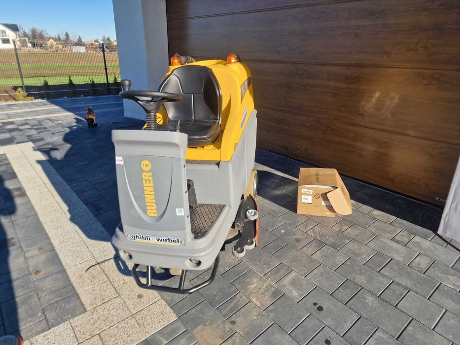 Szorowarka samojezdna Ghibli & Wirbel Runner 150 prawie nowa 60mth
