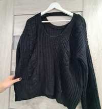 Czarny sweter oversize