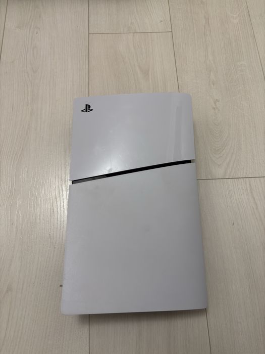 Sony playstation 5 slim digital edition на 1 терабайт.