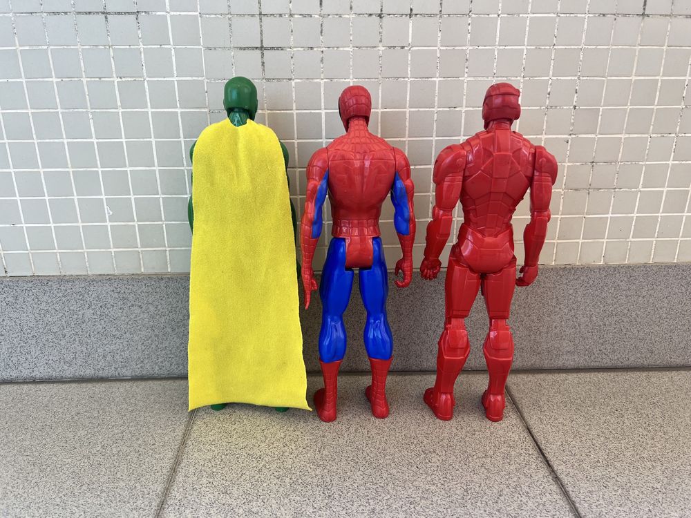 3 Figuras Articuladas de Ação da Marvel - portes incluídos