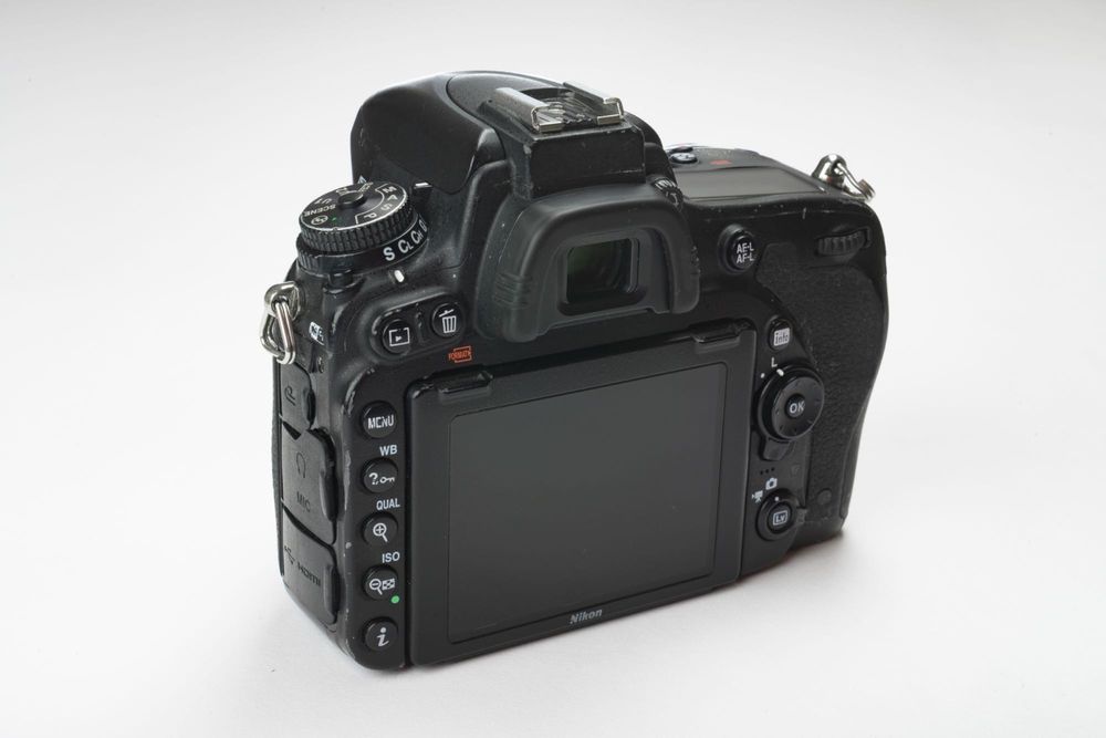 Nikon D750 — câmara fotográfica usada