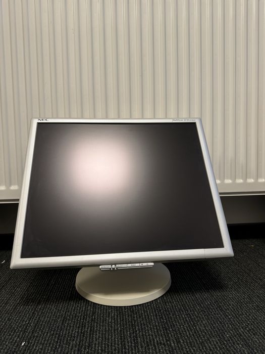 Monitor NEC 19 cali MultiSync LCD1970NX
