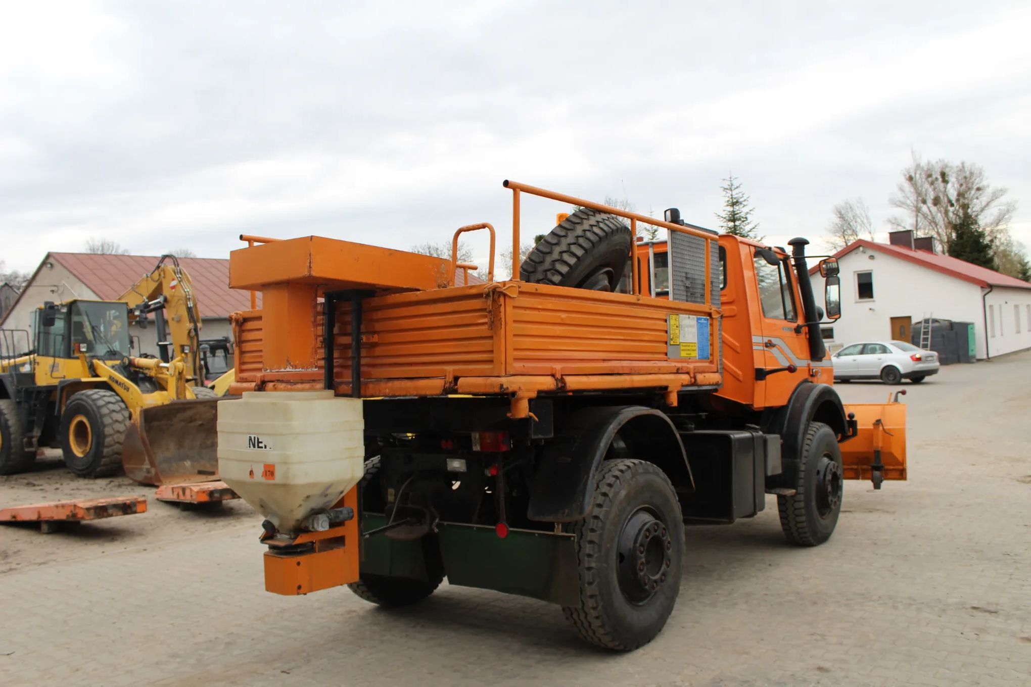 Mercedes-Benz UNIMOG U 2450 z Niemiec  Unimog moc 240 KM