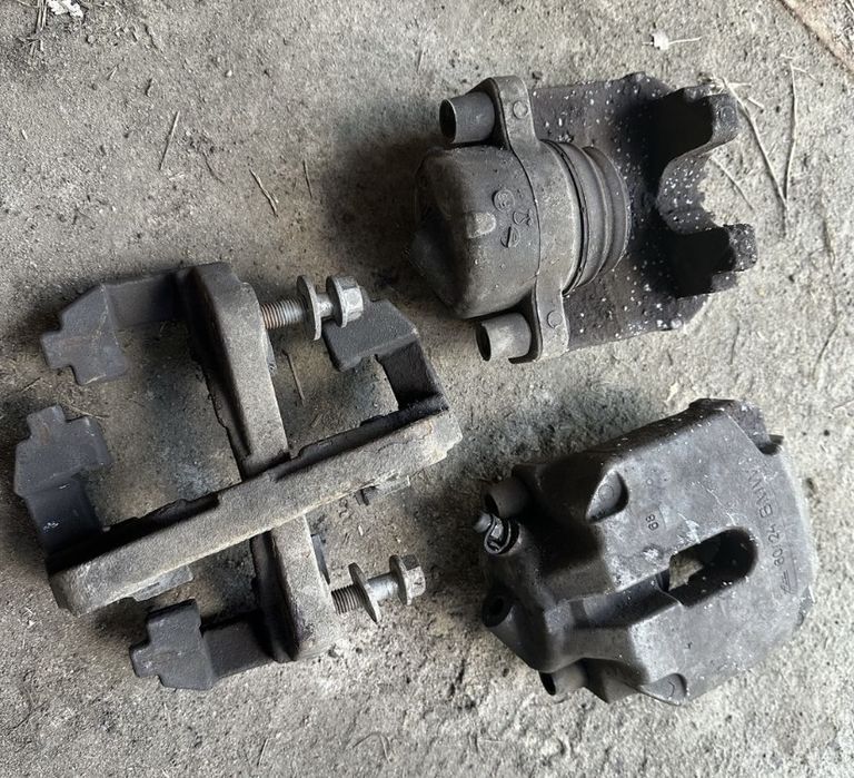 Суппорта передние + диски шланги bmw e60 525 D