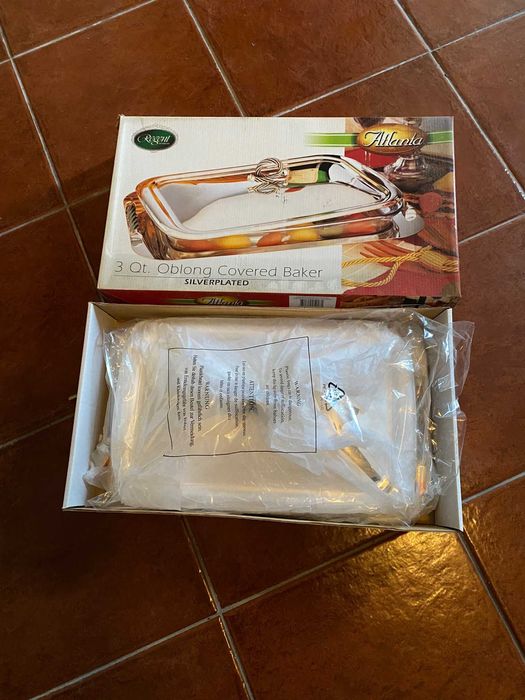 travessa de vidro e tampa em prata nova em caixa e plasticos