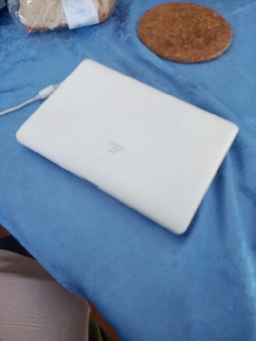 PC ASUS 4 gb RAM 240 gb hard disk ssd