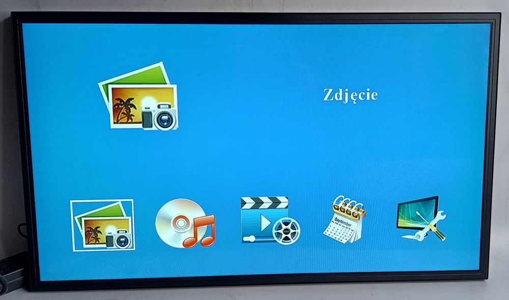 Monitor multimedialny LCD 32” 1920x1080p z pilotem wbudowane głośniki