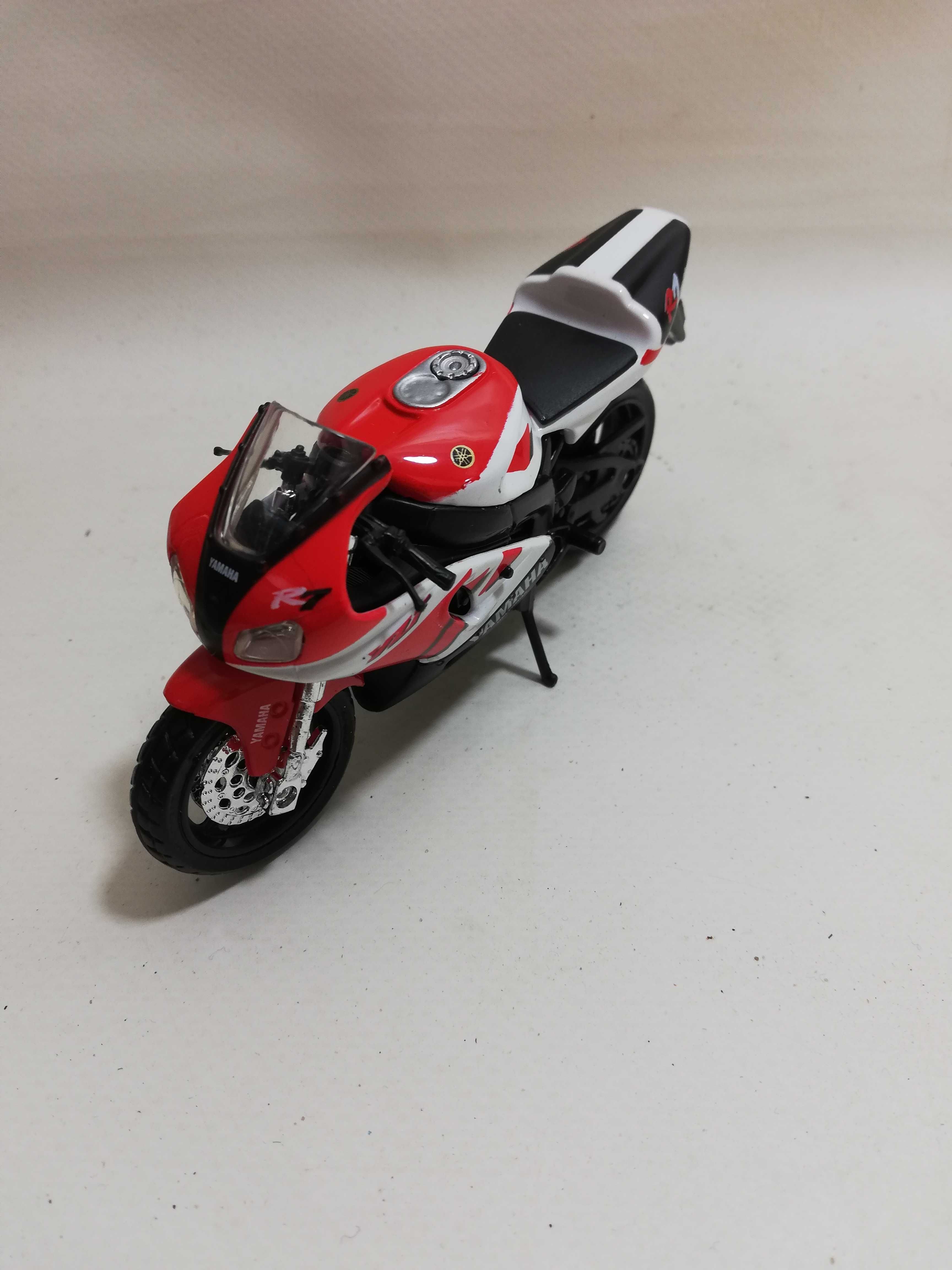 Yamaha R7 - Maisto 1:18