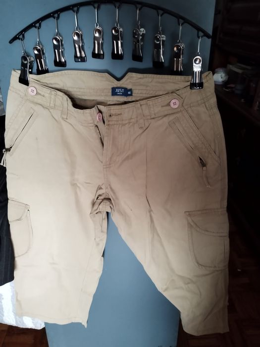 Calções estilo bermuda