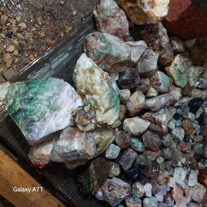 Продам Флюорит.Дуже ганий мінерал.Кольори від темно бурого,до блакитно