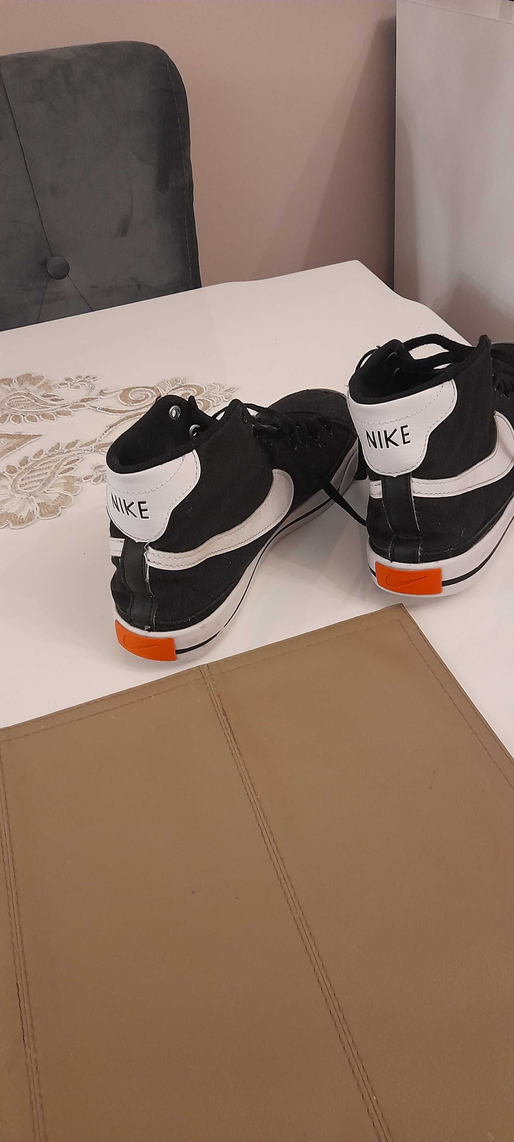 Buty Nike canavas mide