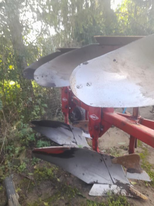 Pług 3 obrotowy Master 102 KUHN