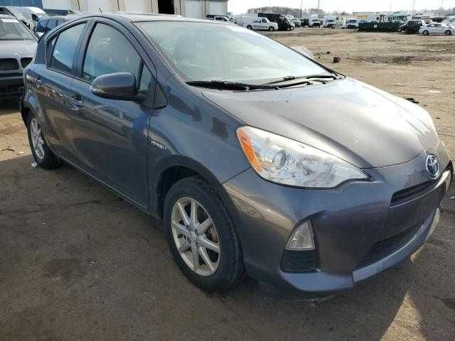 Toyota Prius C Двери