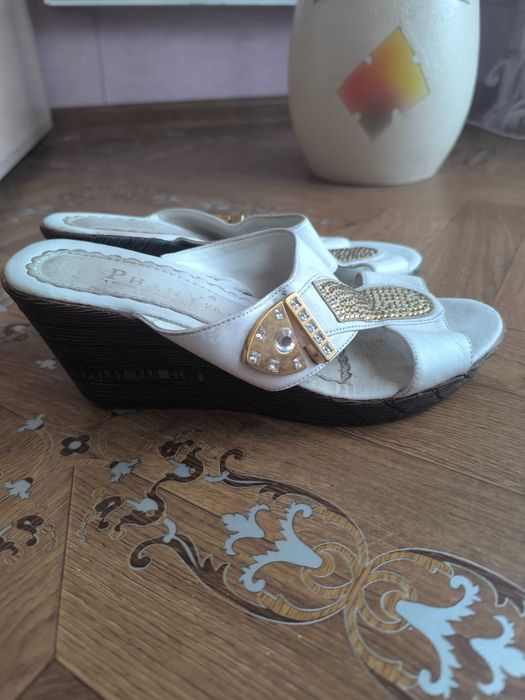 Шльопанці жіночі