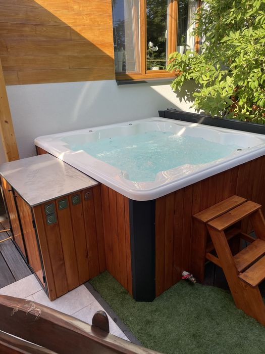 Jacuzzi ogrodowe 5-6 osobowe.