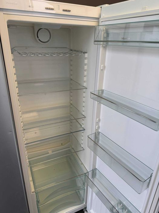 Холодильна шафа б/в без мороз кам MIELE 185см білий Крапельний #07399