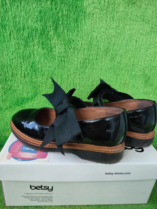 Туфлі, черевики, мокасіни