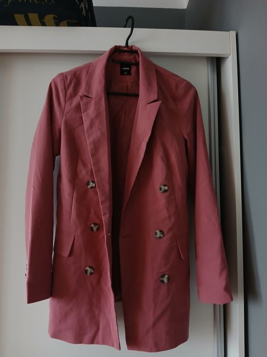 Ubrania do dalszej odsprzedaży, łącznie 24 sztuki