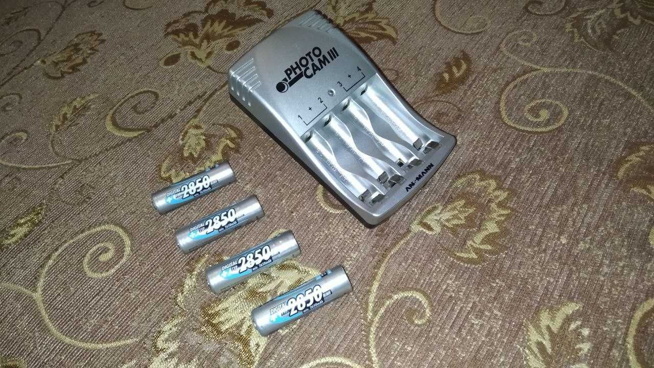 Зарядное устройство Ansmann PhotoCam III + 4 AA 2850 mAh