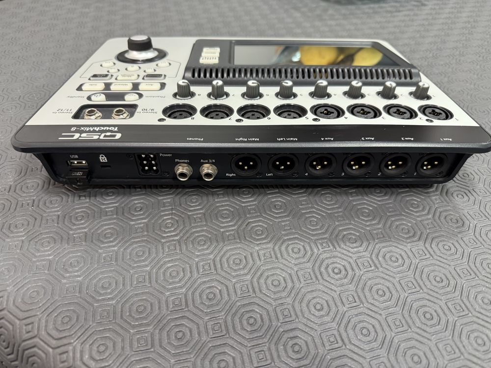QSC TouchMix 8 Digital + case de transporte original