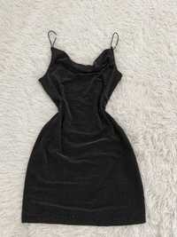 Чорна сяюча сукня
