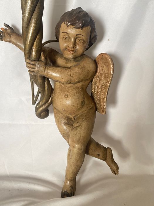 Par de anjos candeeiros em madeira