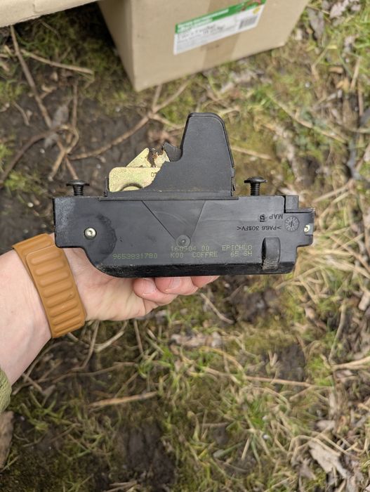 Peugeot 607 замок ляди