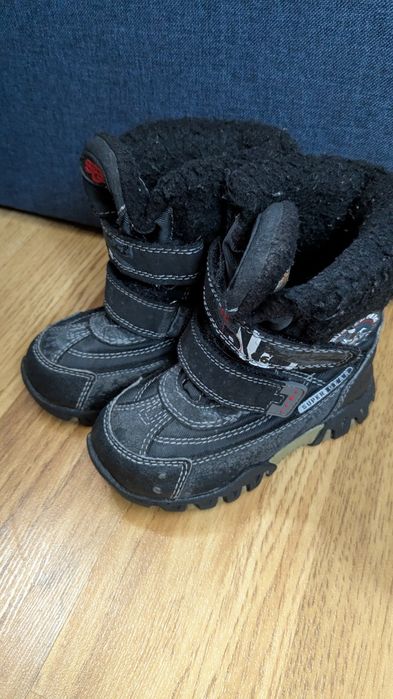 Віддам безкоштовно чобітки дитячі