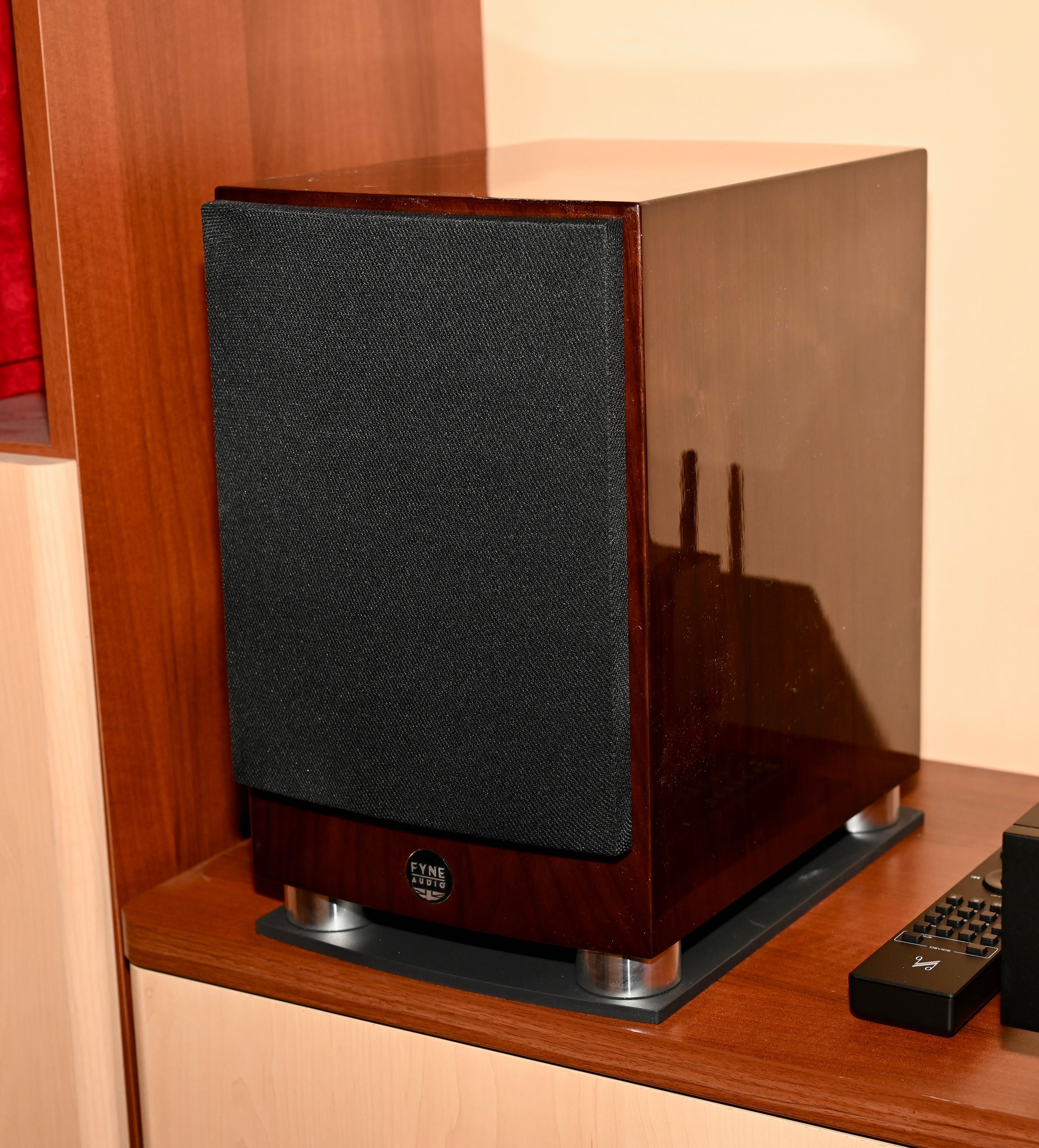 Monitory podstawkowe Fyne Audio F500 SP, orzech HG