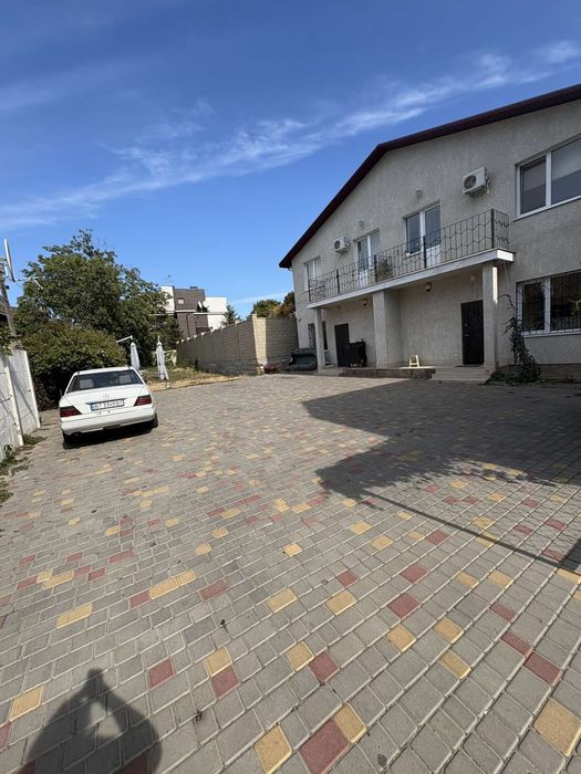 Сдам отличный дом 4 к 150 м Киевский район, можно с собакой большой !