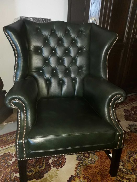 Gabinetowy fotel Chesterfield uszak skórzany