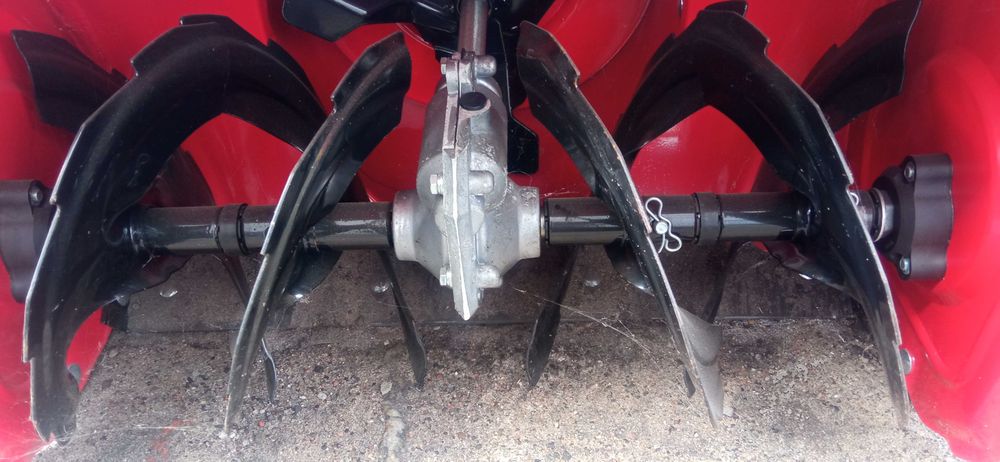 odśnieżarka spalinowa HECHT 9555