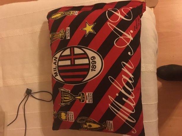 Almofada do Milan oficial