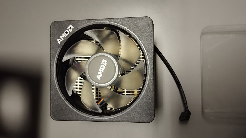 Cooler AMD Novo na caixa
