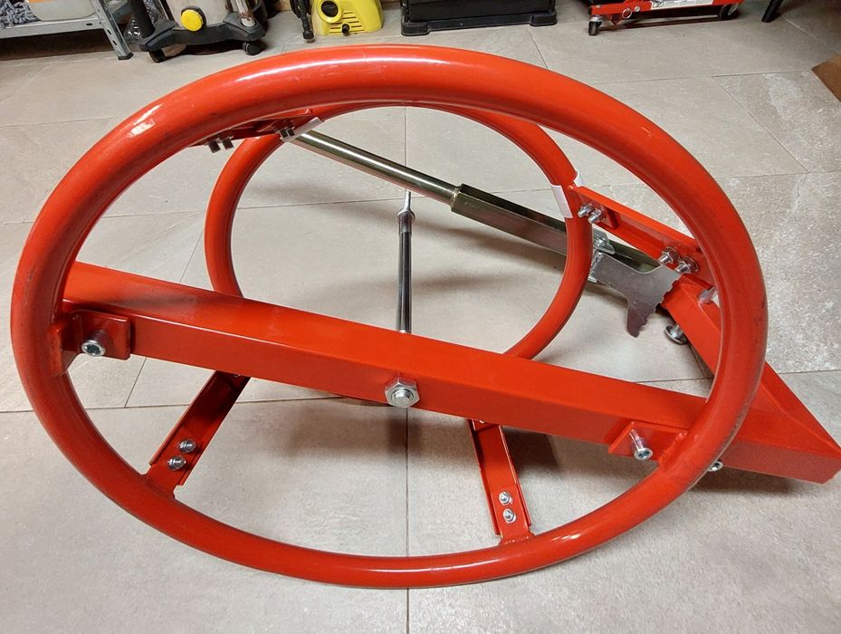 Maquina de montar e desmontar pneus mota