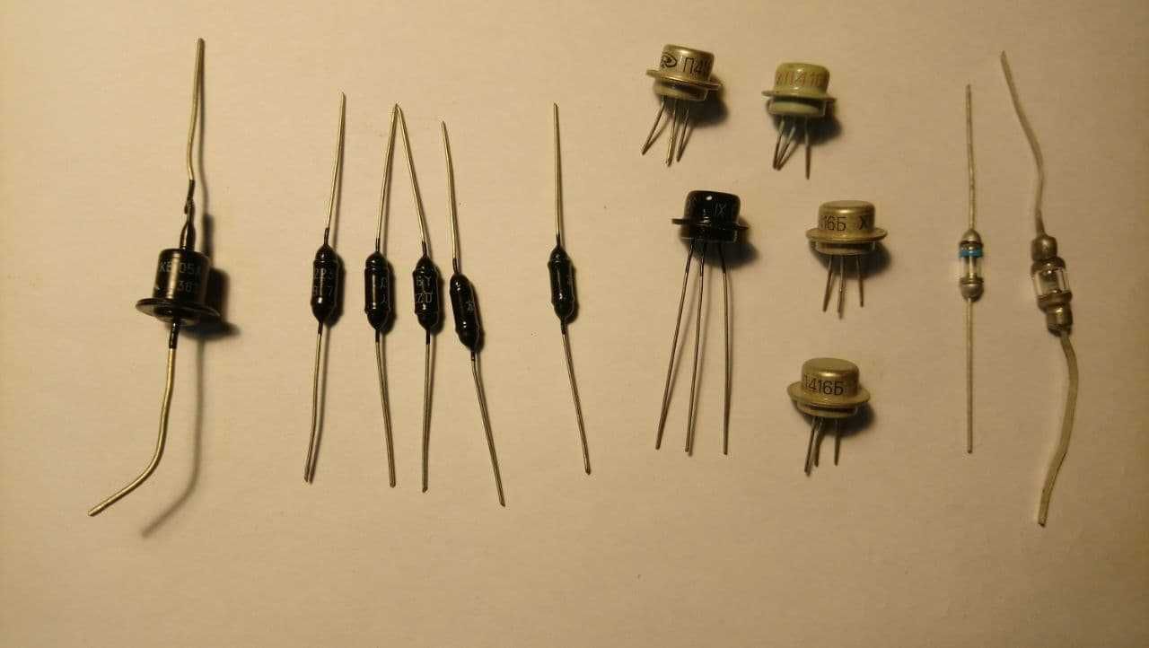 Транзисторы П401 П402 П403 П416Б Д223Б резисторы МЛТ-2 лампы