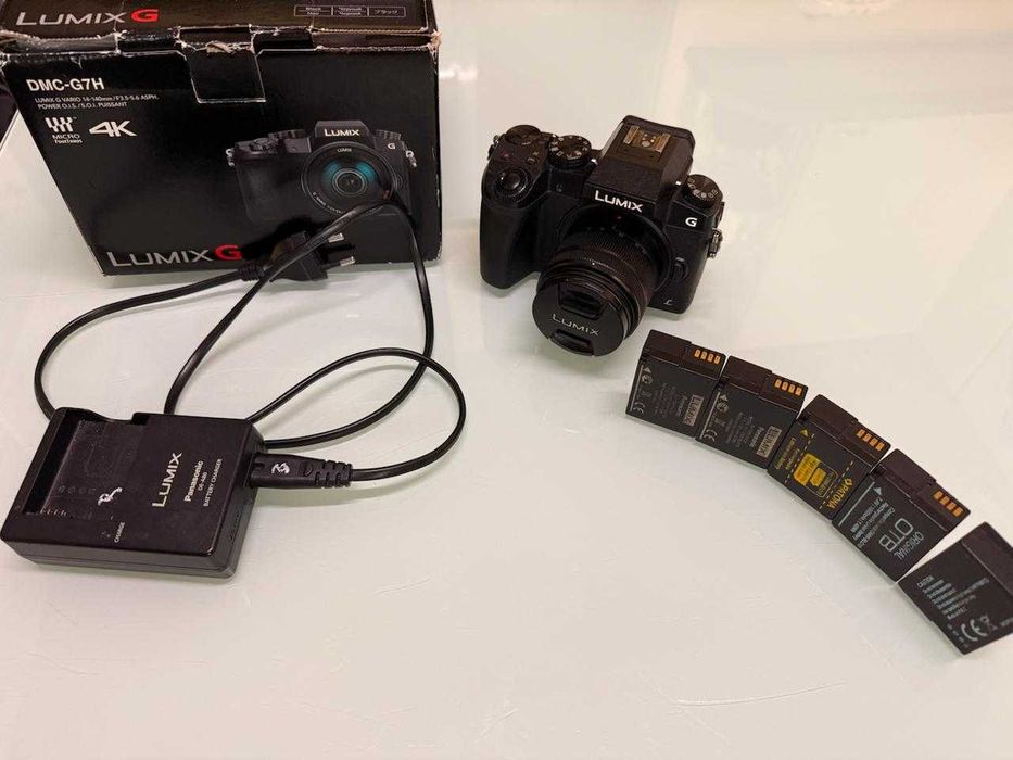 Panasonic Lumix DMC G7 com lente 14-42mm