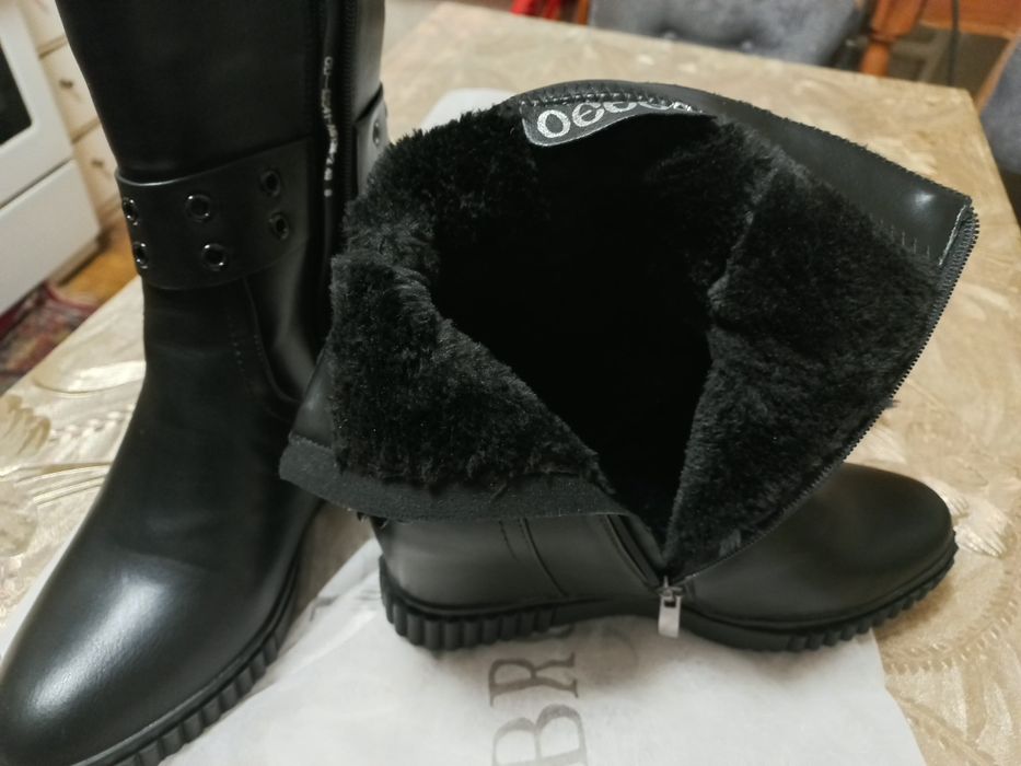 Зимові жіночі черевички. 40р,25см. Нові.