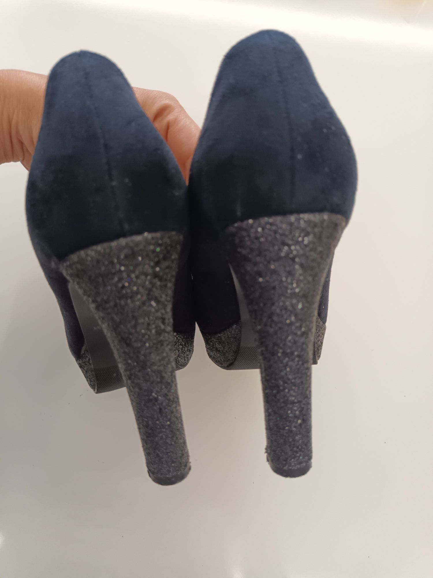 Sapatos saltos altos (tamanho 35)