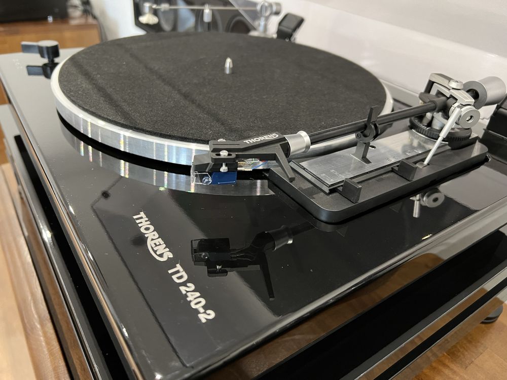 Gramofon Thorens