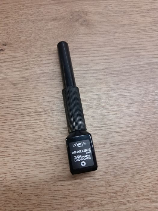 eyeliner L'Oreal Infaillible grip 24H matte liquid liner, 01