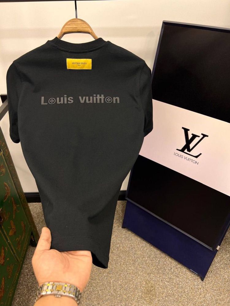 Мужская футболка Louis Vuitton paris черная размер S распродажа Топ LV