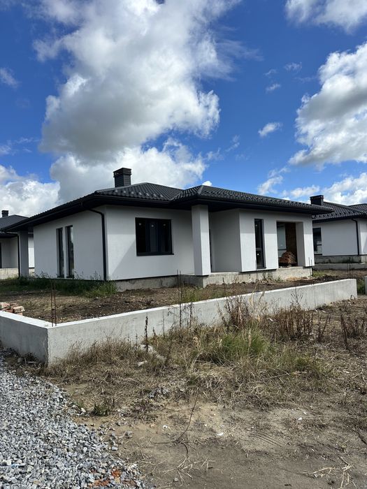 Продам сучасний будинок з гаражем на 6 сотках