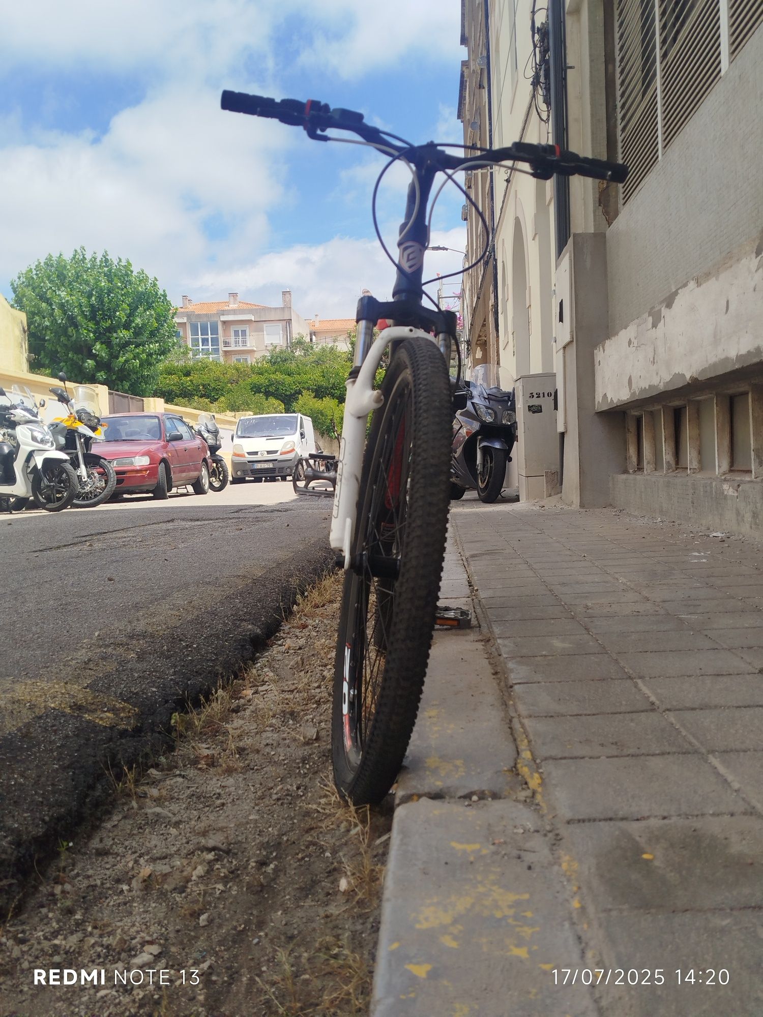 Bicicleta berg vermelha