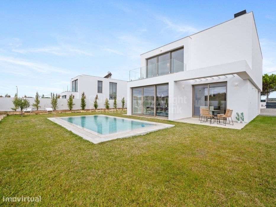 Moradia T3 com piscina e espaço exterior em Gouveia, Sintra