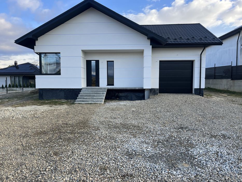 Новий будинок з ремонтом 500м (5хв пішки) до центру м.Долина