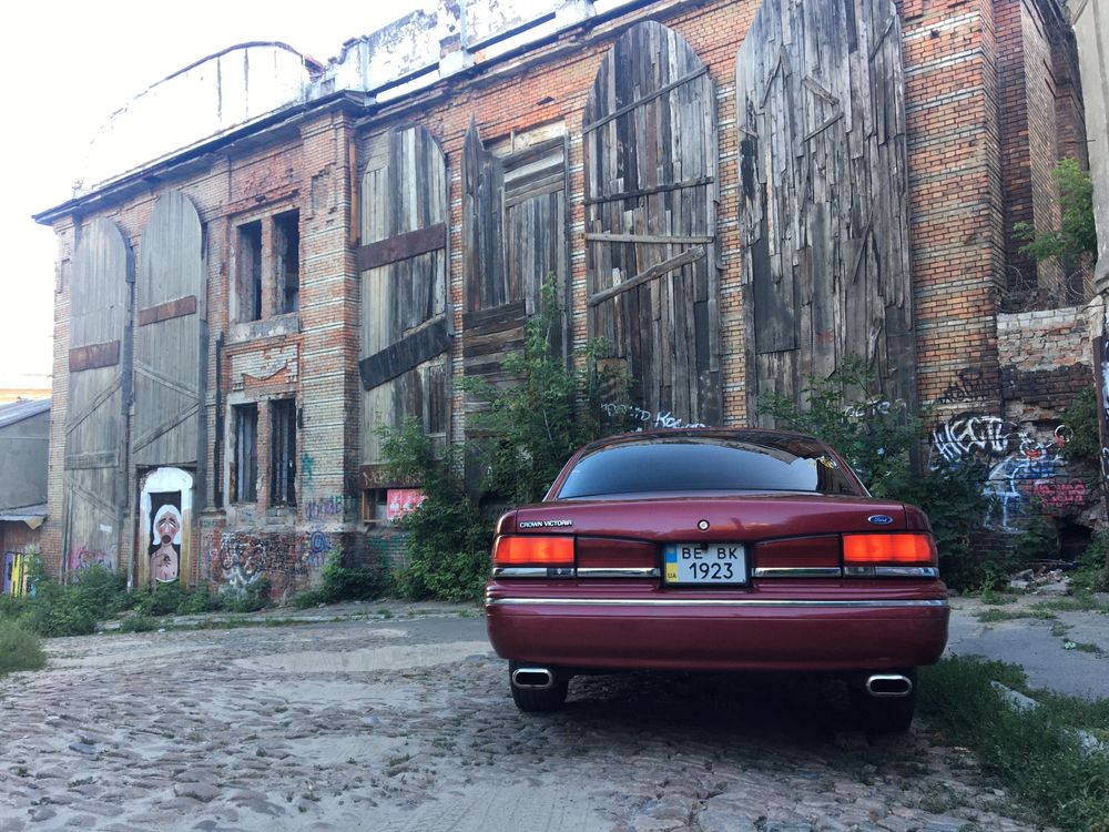 Ford Crown Victoria