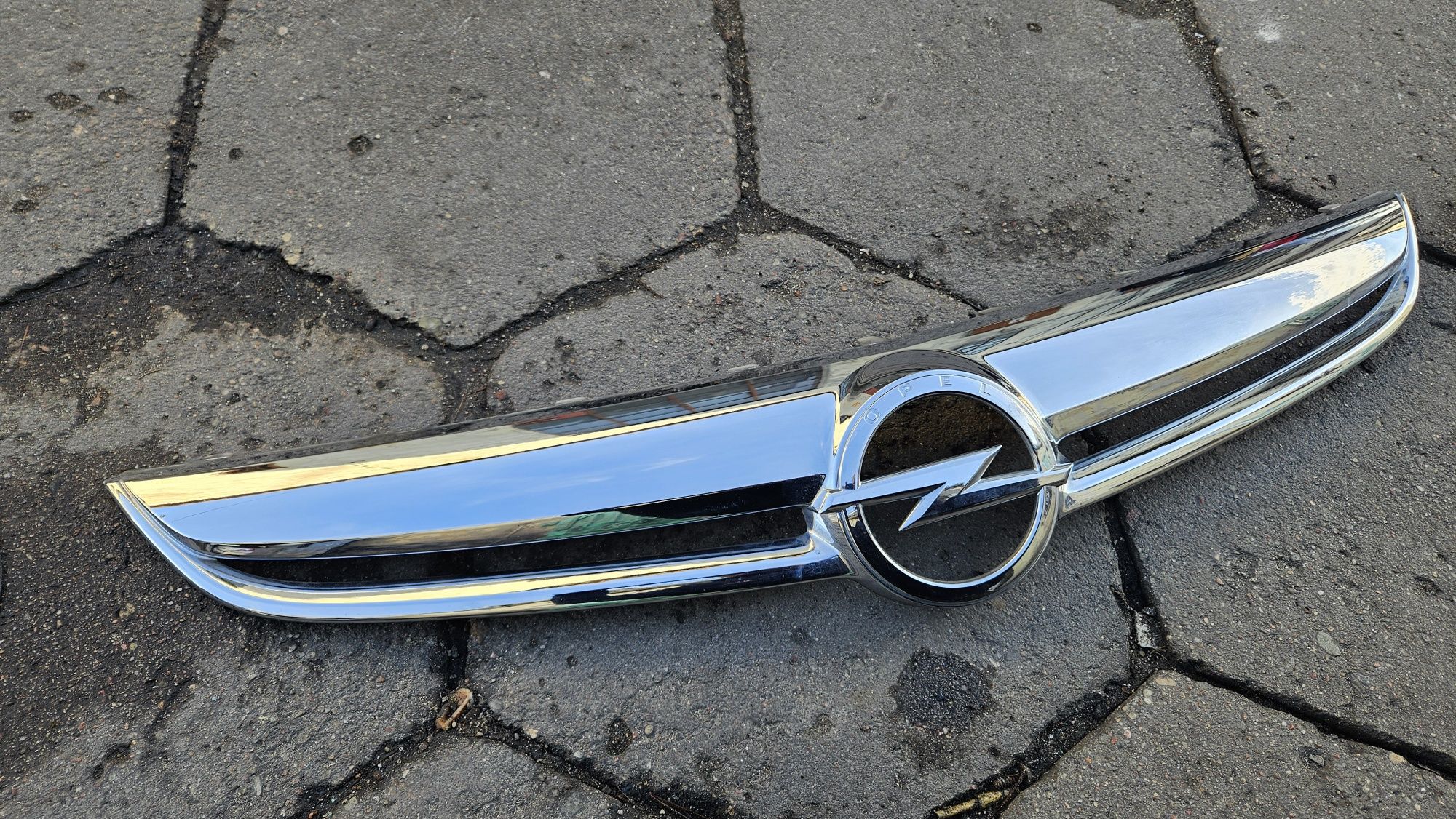 Grill atrapa logo znaczek chrom opel corsa d lift po lifcie