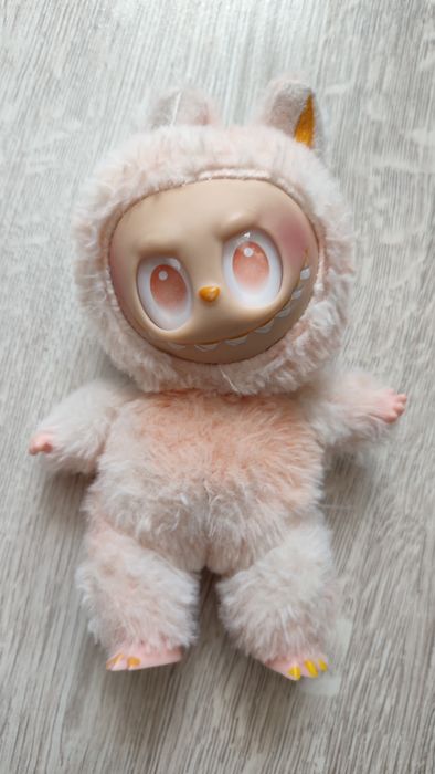 Labubu morelowy  brelok