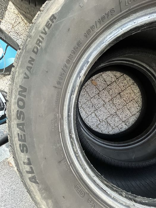 Opony całoroczne 215/70 R15C z 2020r. 2szt